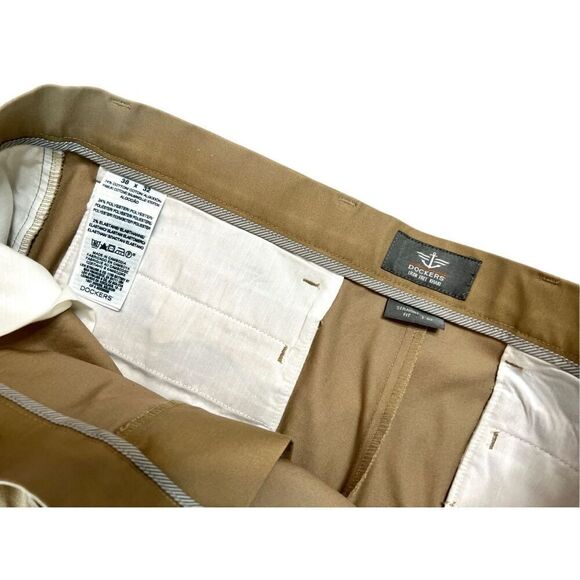 Dockers Men's Casual Tan Signature Straight Fit Khaki Chino Pants sz 38/32 - Picture 8 of 11